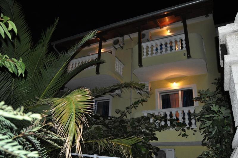 Jela Apartment With A Big Balcony بولا المظهر الخارجي الصورة